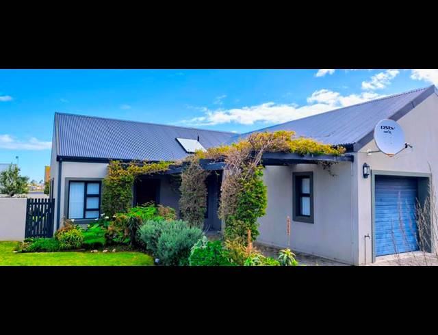 2 BEDROOM HOUSE FOR SALE IN BLUE MOUNTAIN VILLAGE